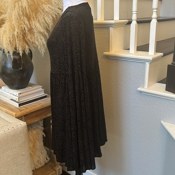 Cupcakes & Cashmere Janna Burnout Velvet Shift w/Split Sleeves Black SZ Small - Picture 6 of 10